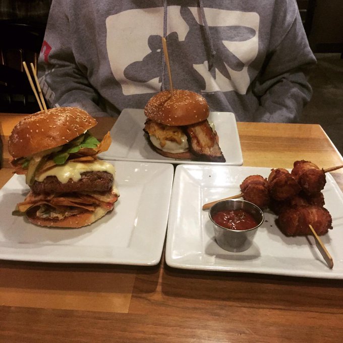 Bizkit's, burgers and bacon!   This is MY kinda Friday! @samrivers @limpbizkit 😽😍💋🙌 http://t.co/5P9H<a href="/tag/truelove"class="tags"><span>#truelove</span></a><a href="/tag/limpbizkit"class="tags"><span>#limpbizkit</span></a>
