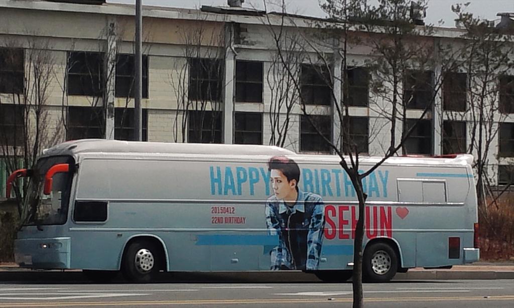 dkflek4860's tweet photo. @sehun_union 그래요.... 인가 사녹 기다리면서 후니버스를 봣더랫죠!!!!!
민석버스는 못봣지만 후니버스로 위안을♥
팀에서 막내지만 형들을 살뜰히 챙기는
세훈아 다가오는 너의 생일 축하해^^ http://t.co/CQ0NdJxWBM
