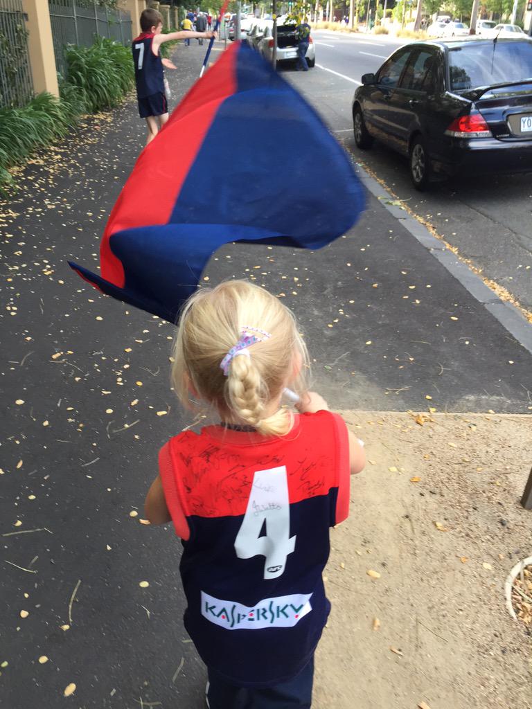 AJMQuickdraw's tweet photo. It's been a while since we could hang the scarf out of the car window #godees #myheartbeatstrue @melbournefc #rd1win http://t.co/XHbhFi152J