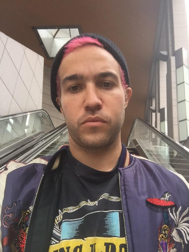 petewentz's tweet image. Me waiting for dis pink moon