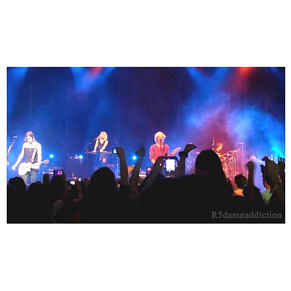 RT &amp; VOTE!
<a href="/rossR5/">Ross Lynch</a> <a href="/rikerR5/">Riker Lynch</a> @rydelR5 <a href="/rockyR5/">Rocky Lynch</a> <a href="/ratliffR5/">Ellington Ratliff</a> <a href="/officialR5/">R5</a> ♡
I vote for #R5 “Smile” #SoHappy <a href="/radiodisney/">RADIO DISNEY</a>