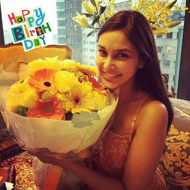 Happy Birthday Lisa Ray. One of the most prettiest actress of Last Decade.    