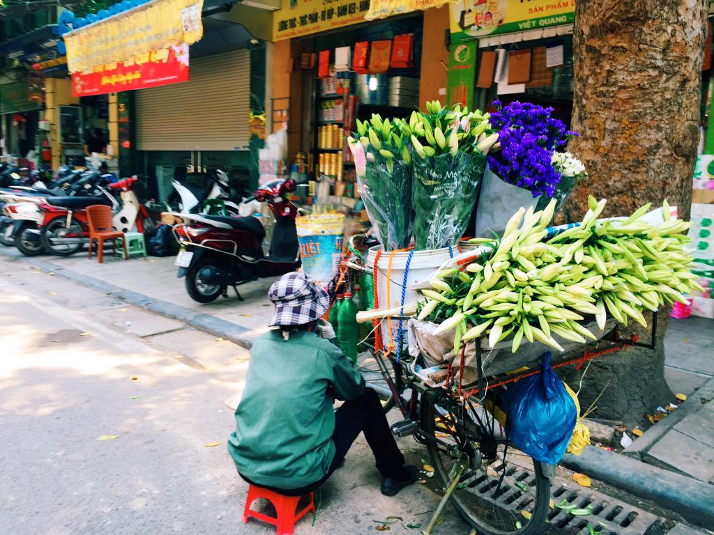 erinapindar's tweet photo. Good morning from #Hanoi's old quarter. Another fun adventure with @smchamb and @EAhoneymoons. #Vietnam #travel http://t.co/zAOelIgsJn