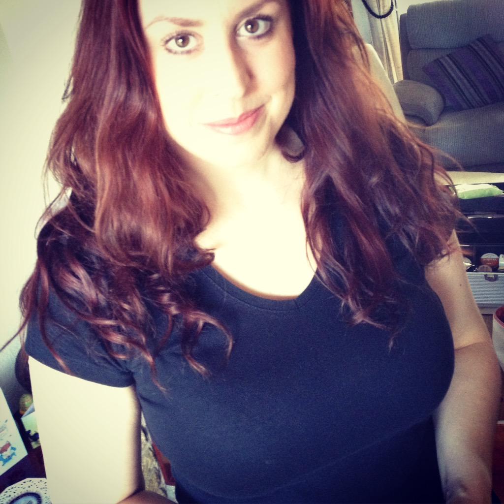 irenerae's tweet photo. The #EP is signed,sealed &amp; soon 2b delivered to all the #kickstarter backers! #thanku pls #RT http://t.co/flkrC3fMDl http://t.co/mkYvUtmFwW
