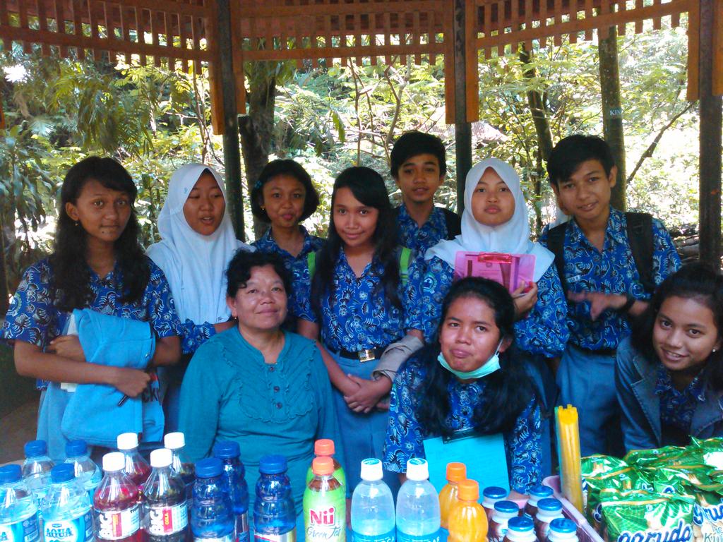 Ferli_F7's tweet photo. Out class kemarin w/ temen2 ♥♡^O^ *^▁^* http://t.co/vX6Xy4Og9W