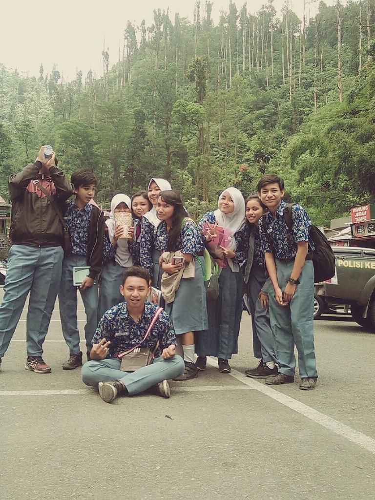 Ferli_F7's tweet photo. Out class kemarin w/ temen2 ♥♡^O^ *^▁^* http://t.co/vX6Xy4Og9W