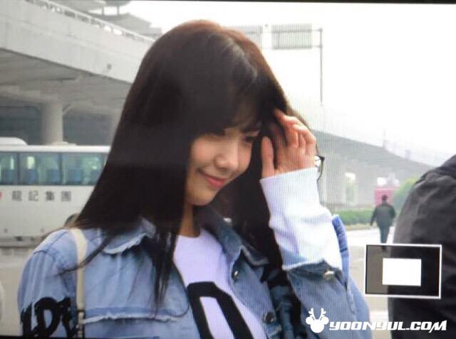 [PIC][04-04-2015]YoonA khởi hành đi Trung Quốc vào trưa nay CBuwyJmUoAAL3Gx