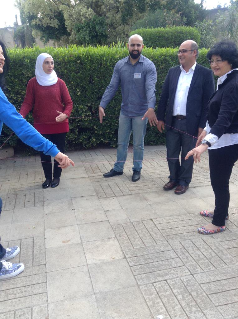 Hhhsinfo's tweet photo. Making a shape of 11sides through 4 persons only? http://t.co/ImrEsB2l9q