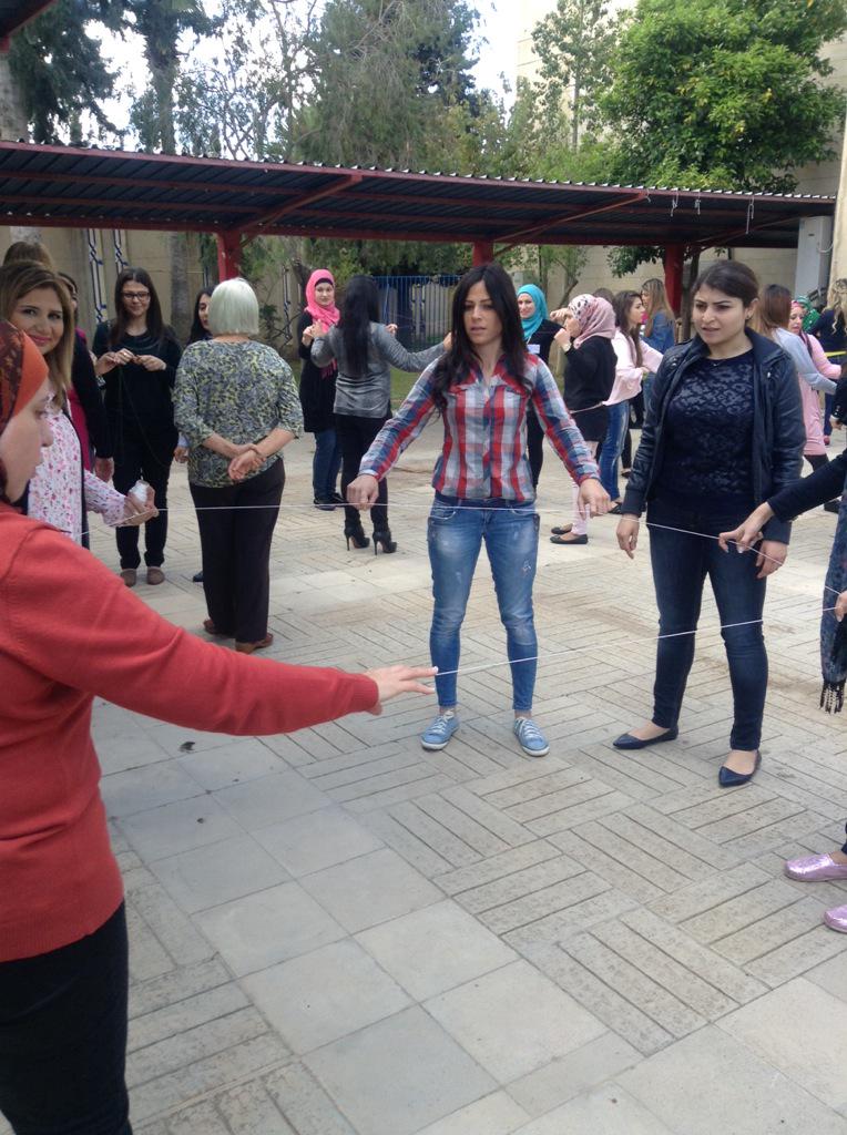 Hhhsinfo's tweet photo. Making a shape of 11sides through 4 persons only? http://t.co/ImrEsB2l9q