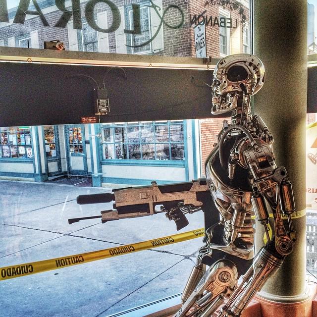 Otherbots's tweet image. Trouble at the mill
#terminator #guardingthepizzas #evilrobot #robot #lebanonnh by tedjerome