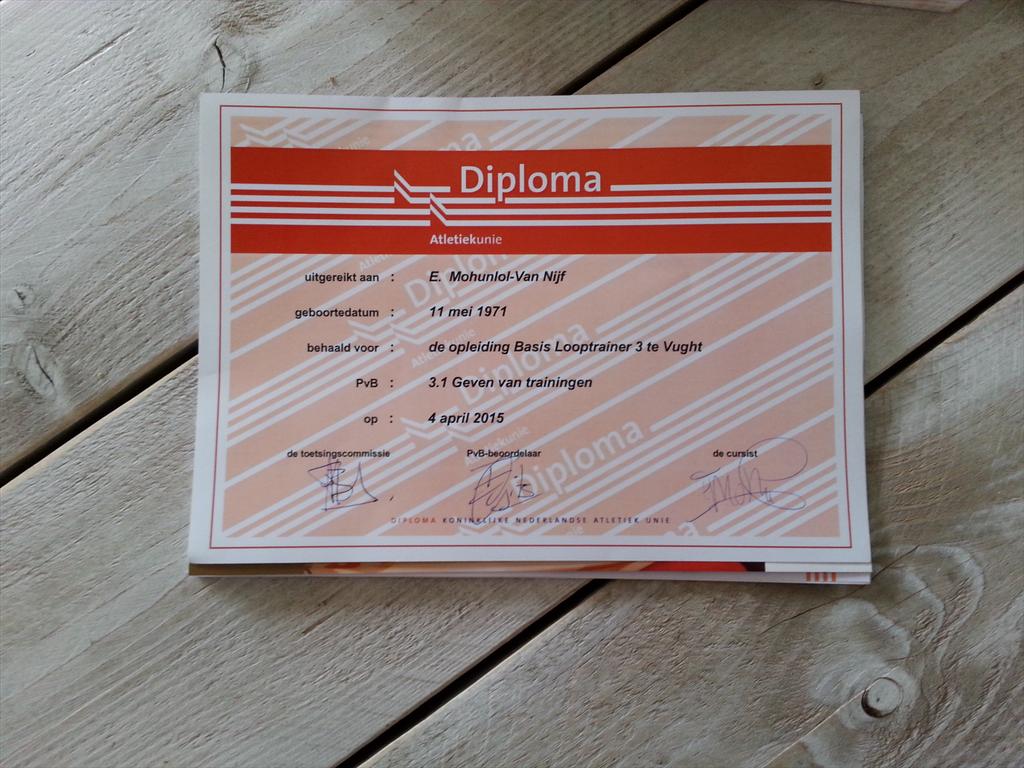 71esther's tweet photo. Owjeah!!! #blij #diploma #hardlooptrainer #blt3 #inthepocket!! @hardloopmoeders @dehardloopdames @loopmaatjes http://t.co/yJtXVlxB0q
