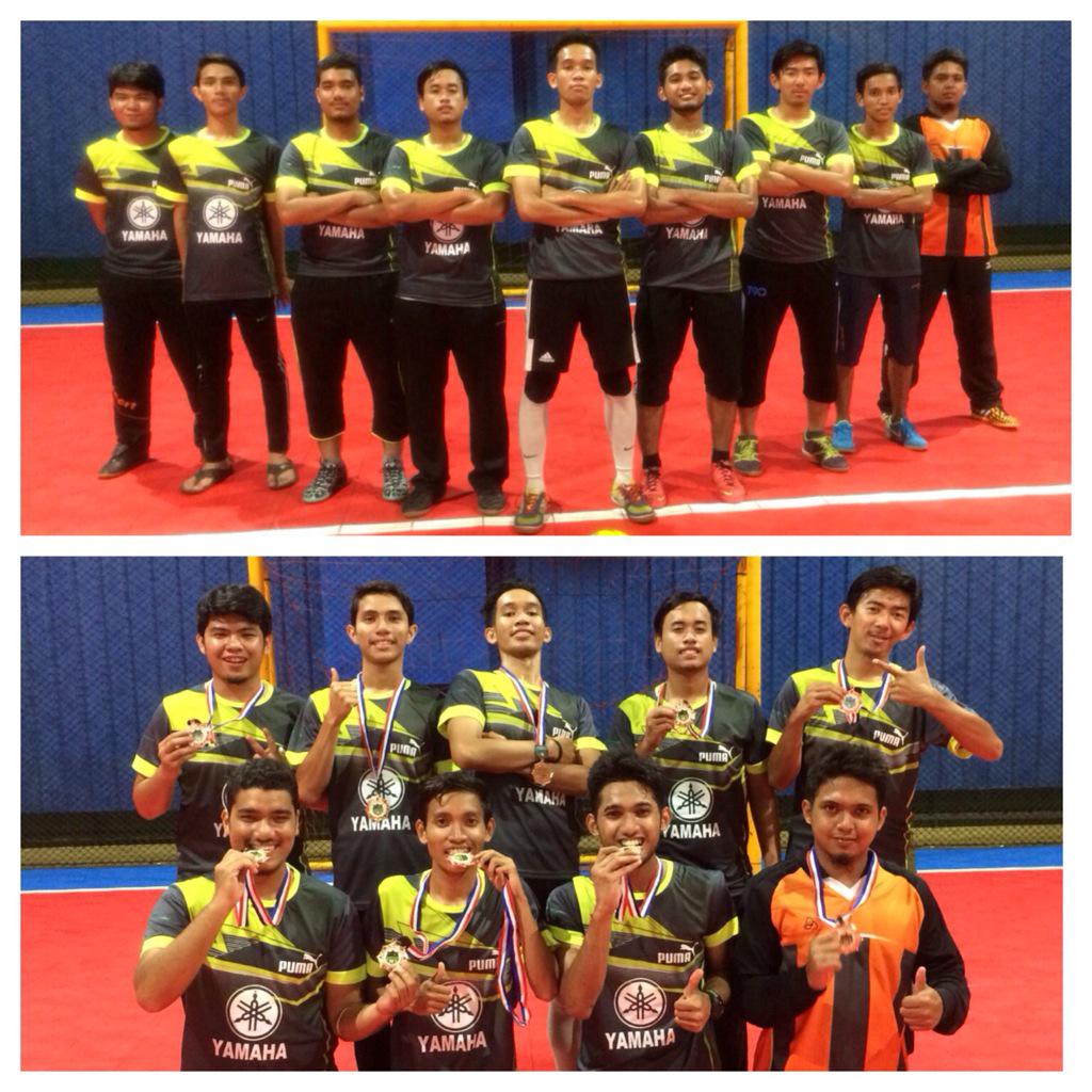 syazwanbasil's tweet photo. Alhamdulillah. Cerita petang tadi. Tempat ketiga futsal Piala Presiden Alkis 2015. #batch56 #spm2011 http://t.co/GynWigs8Y3