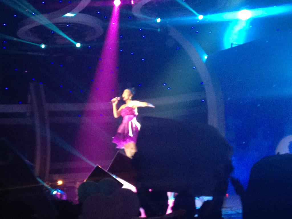 Indosiar's tweet photo. @DA2_Ayu tampil cantik dan percaya diri dikelilingi para pendukungnya yg luar biasa banyak #DAcademy2 http://t.co/ZXd9UnZprX