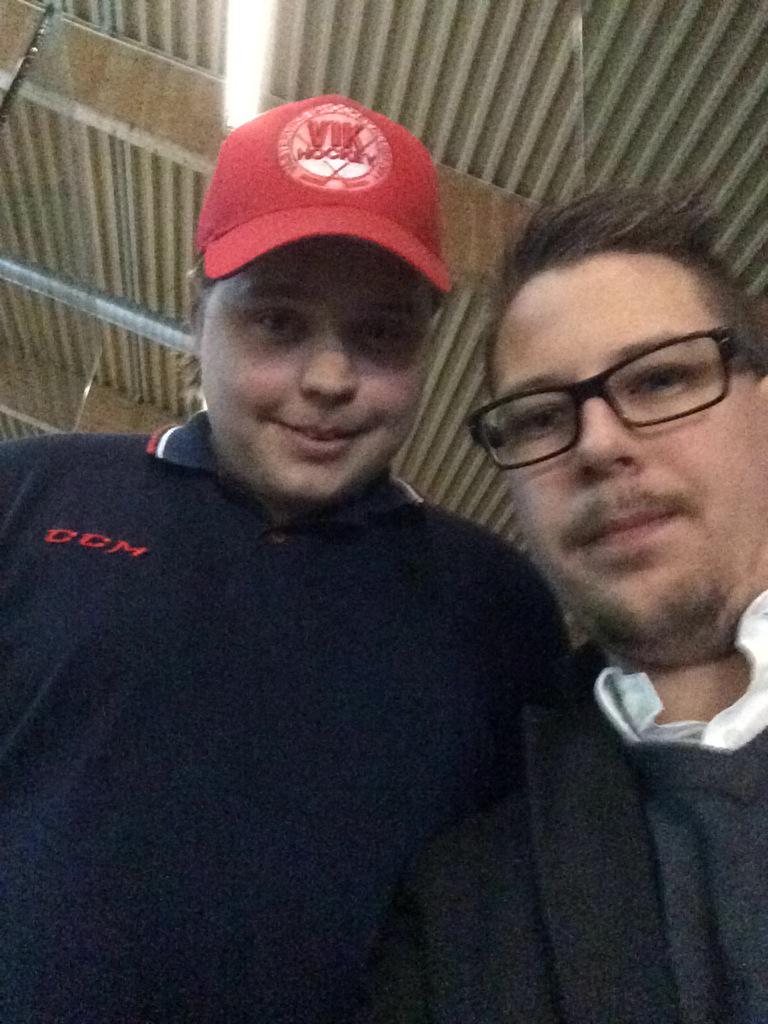 simplytheGOD's tweet photo. @FelleSSK kör alltså shorts ikväll, tar han rygg på en legend i klubben tro?
#MediaKuben http://t.co/bJl4QRk1GF