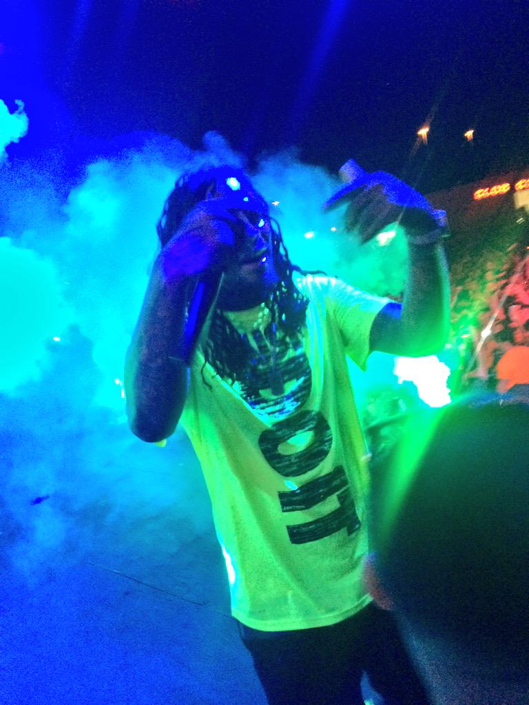 ZonaConfessions's tweet photo. Shouts out to @WakaFlockabsm and everyone who came out and turned up tonight!! #BADLANDS http://t.co/8EEKQgeqXA