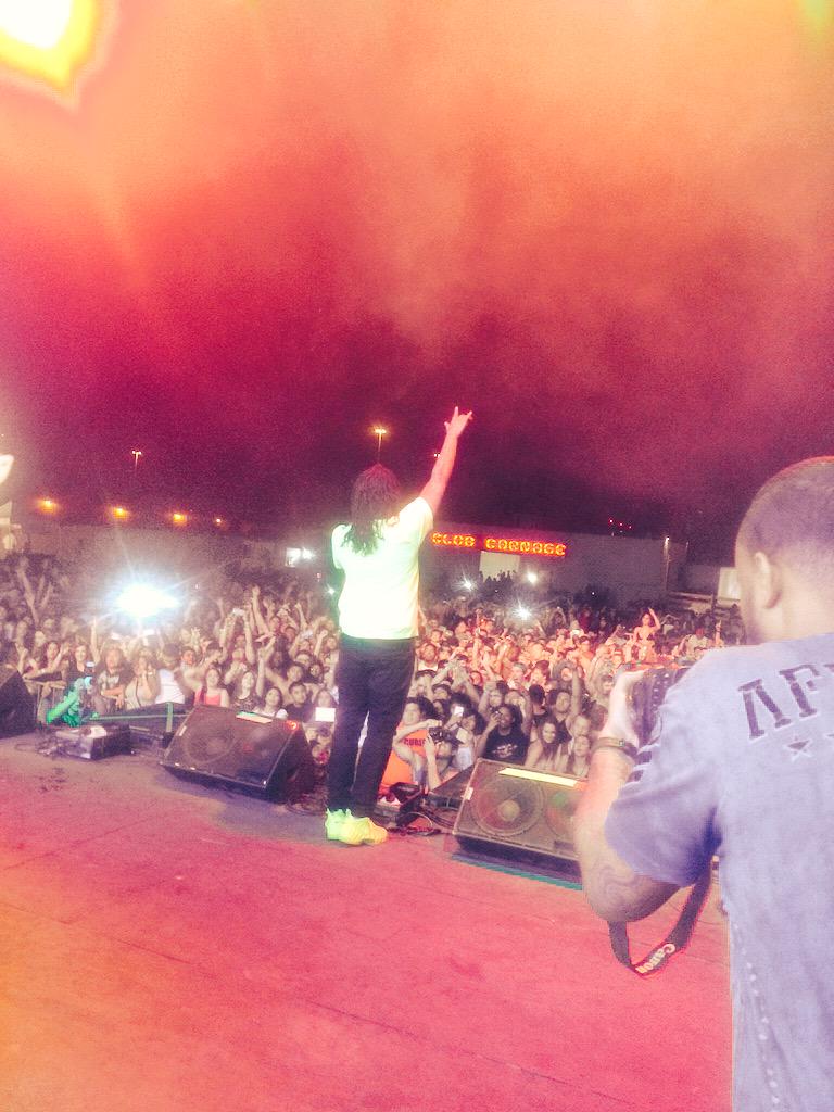 ZonaConfessions's tweet photo. Shouts out to @WakaFlockabsm and everyone who came out and turned up tonight!! #BADLANDS http://t.co/8EEKQgeqXA