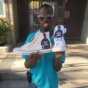 JohnnyTakeshi's tweet photo. This why @KevinHart4real was so upset @SnoopDogg was wearing chucks on the roast 😂😂😂 http://t.co/SENcOAvBnz