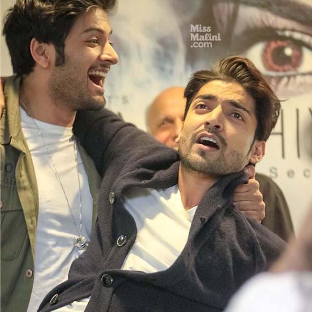 Seriously, how cute are these boys?! <a href="/alifazal9/">Ali Fazal M / میر علی فضل / अली</a> &amp; <a href="/Guruchoudhary/">guru</a> #Khamoshiyan #Bollywood #cute ift.tt/19R84f4