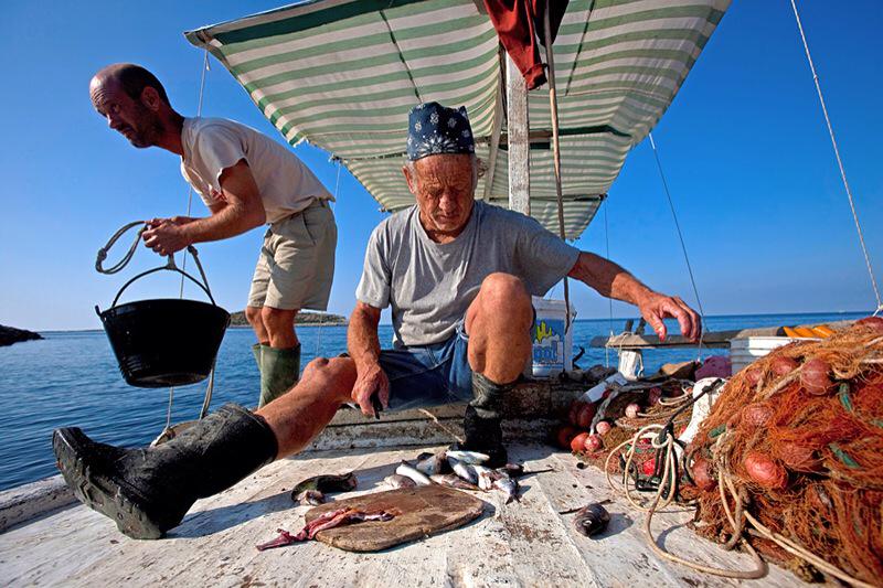 HelpMeCroatia's tweet photo. Croatian fishermans in 2014 have caught around 85 thousand tons of fish,mostly blue fish #statistics #helpmecroatia 🐟 http://t.co/Yec3ha5gjp
