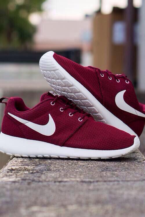 _CertainThings_'s tweet image. Be in to win an pair of NikeRoshe Runs! All you have to do is follow and retweet. Winners will be announced 20/3/15!!
