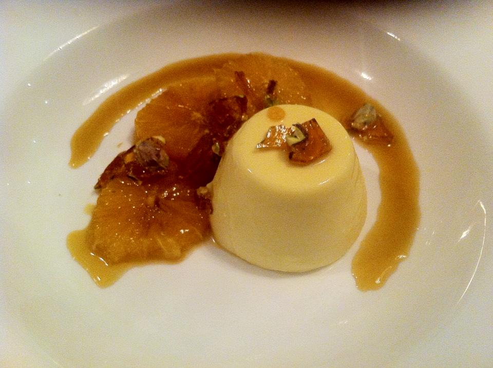 Xtine17's tweet photo. 👏👏Dinner with good friends tonight pans cotta yum - #friendsCooking http://t.co/fDhu5x5DnC
