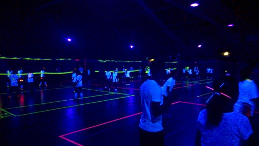 rolandvankessel's tweet photo. Samen met @arnojanssen07 bezoek gebracht aan Blacklight Volleybaltoernooi VV Tupos. Alle deelnemers veel succes ! http://t.co/rFvLrNLVWO