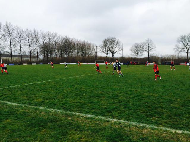SVOostburg's tweet photo. Paaszaterdag word er gewoon gevoetbald op het #velterspark ,OostburgC1 is nu bezig tegen Zeelandia , tussenstand 1-1 http://t.co/ao0Qhnwf8J