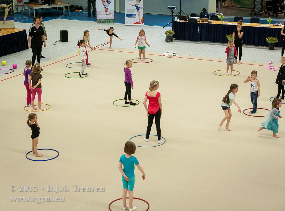 LucindaSport's tweet photo. Dag 2 van de AmsterdaMMasters in Sportcentrum Ookmeer gaat om 12.15 uur van start met Rosie Ritmisch Gymfun! #AMRG15 http://t.co/Ld9L5Niojw