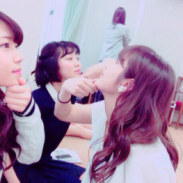 Rの法則収録だったよ〜♡
今日も大盛り上がりだった（≧∇≦）

楽屋でかほとひっかとずーっとゲラゲラ笑ってた！！腹筋崩壊！！たのしかった〜♡ http://t.co/uKCt9rdFxn