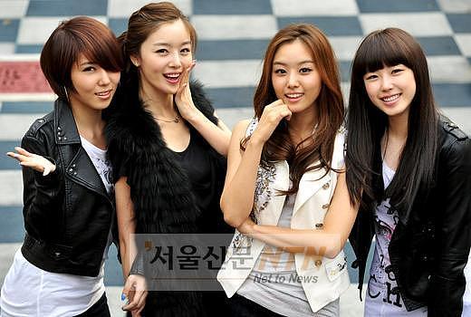 2000Ammosova's tweet photo. #2000DaysWithSecret  <3
2000 days with @Secretimehs @supahana @SECRETsongjieun @seonhwazzz <3 http://t.co/Iig05pcdCH