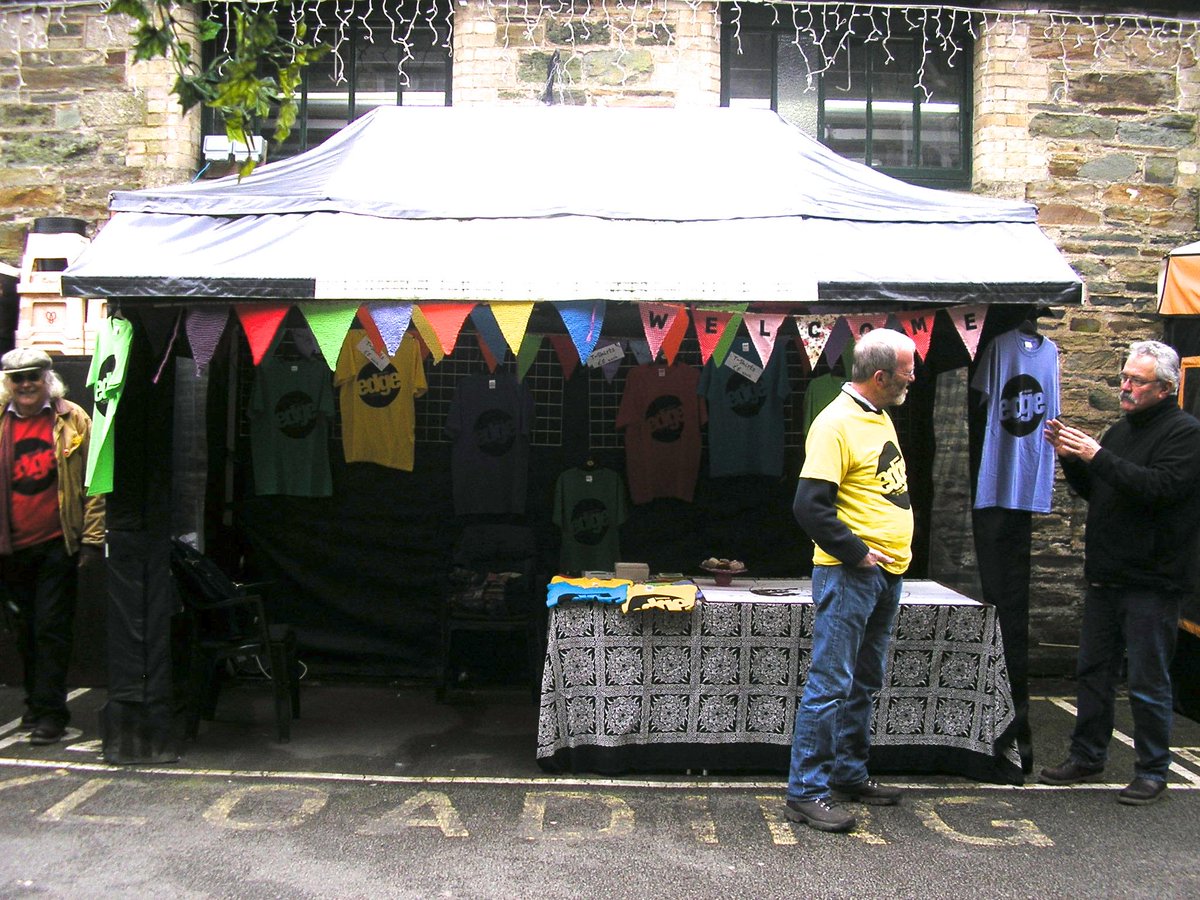 TavistockEdge's tweet photo. We're here (#TavistockPannierMarket) until 3pm! Come and say hello and listen to the music! http://t.co/rpfVlWi4lC http://t.co/wik05Hrhrh