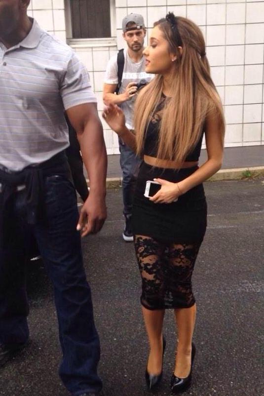 arisweetencr's tweet photo. Petition for Ariana to wear her hair like these more often 🙌

#ArianaGrande #ShesTheOne @radiodisney http://t.co/1qTARM8JdU