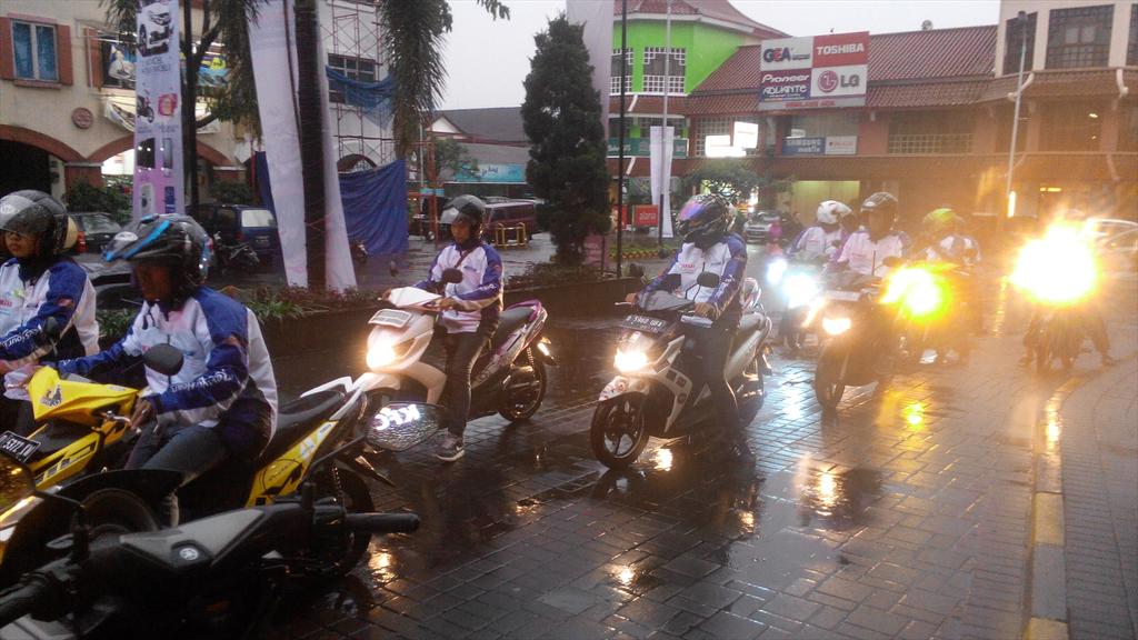 YamahaJabar's tweet photo. Lets go to #MetroIndahMall, #cityTouring with mio m3. Gas polll
@YamahaIndonesia @YRFIBandung @infobdg @radiocosmo http://t.co/0edjsDF6d2