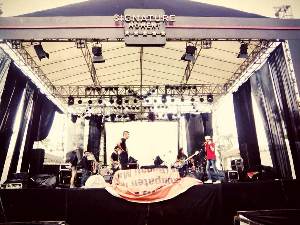 <a href="/Ginger_ElcMusic/">GINGER Official</a> soncek di Lap.Bojong Nangka - Legok, Tangerang. Perform with Ungu &amp; Saint Loco 8PM cc @infoRoja_Lie