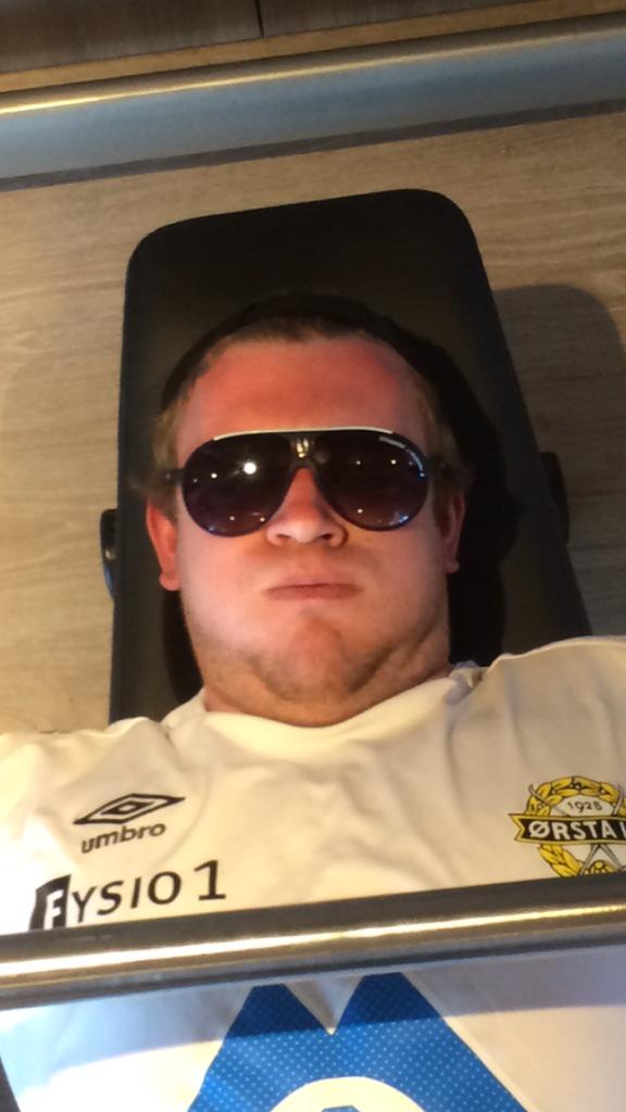 mountaingoatsfc's tweet photo. TR's @TommySynnes har innsett at TMG's @Jrsynnes no er eldstebror i huset, og legg seg i hardtrening. #JørnTheBeast http://t.co/hqAv7Ygupg