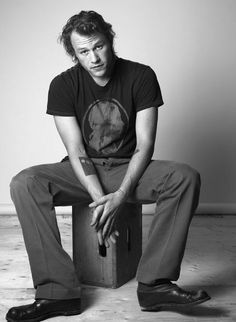 Happy Birthday, Heath Ledger! Keep entertaining the gods above. 