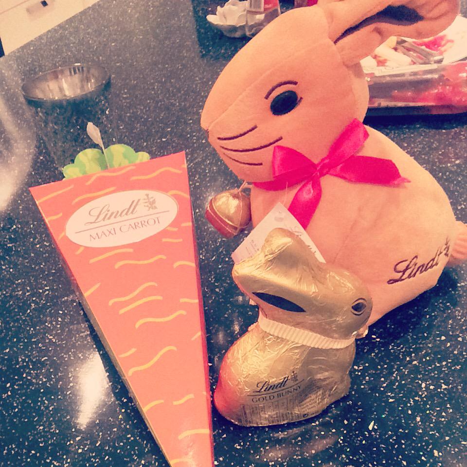 EllieMurphy_'s tweet photo. My favouriteeee weekend of the year 😍🐰😍🐷🐷🍫🍫😍🍫🐷🐰 http://t.co/bSMk1JjtpU