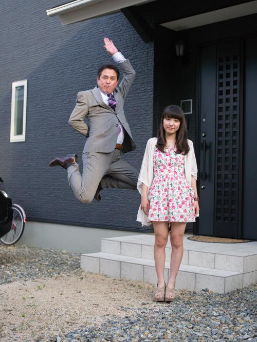 obk's tweet photo. Bizar mooie serie. Springende Japanse zakenlieden en hun dochters: http://t.co/dWRrnFvaS9 http://t.co/jRa51U59XE