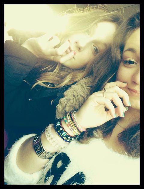Juliette101014's tweet photo. On prend tellement cher. 
Jamais l'une sans l'autre Mv, je t'aime. ♥ @PralineCece http://t.co/xDG4oTcnUO