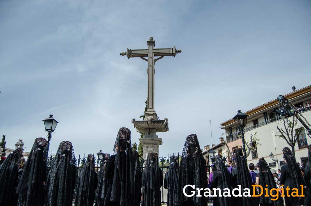 granadadigital's tweet photo. #SSantaGD Un viernes Santo de favores y devoción http://t.co/ujyCnRJFy3 http://t.co/UC6lA4JEfa http://t.co/VQXA7dJKvp