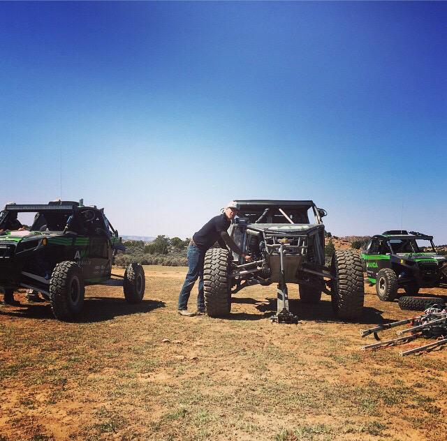 CrossedUpCustom's tweet photo. Ready on race day! #moab #EasterJeepSafari @Amanda_Products http://t.co/vh1W1Kd3wS