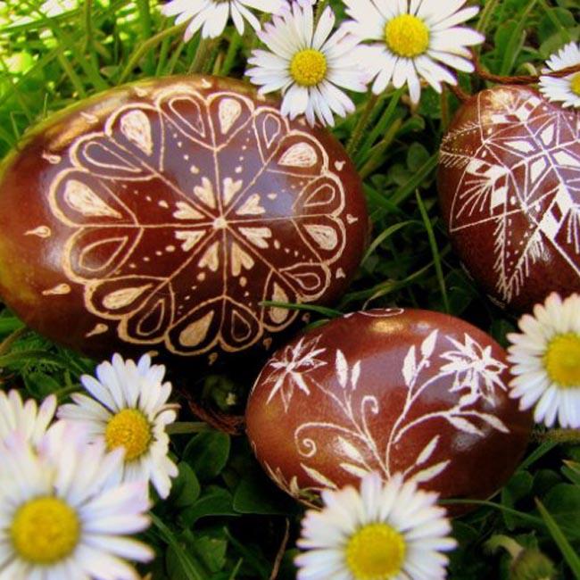 Homey_Team's tweet image. You can try dyeing your #easter eggs in onion skins and scraping out the design. Nice&amp;amp;ecological! #dyeingeggs #DIY