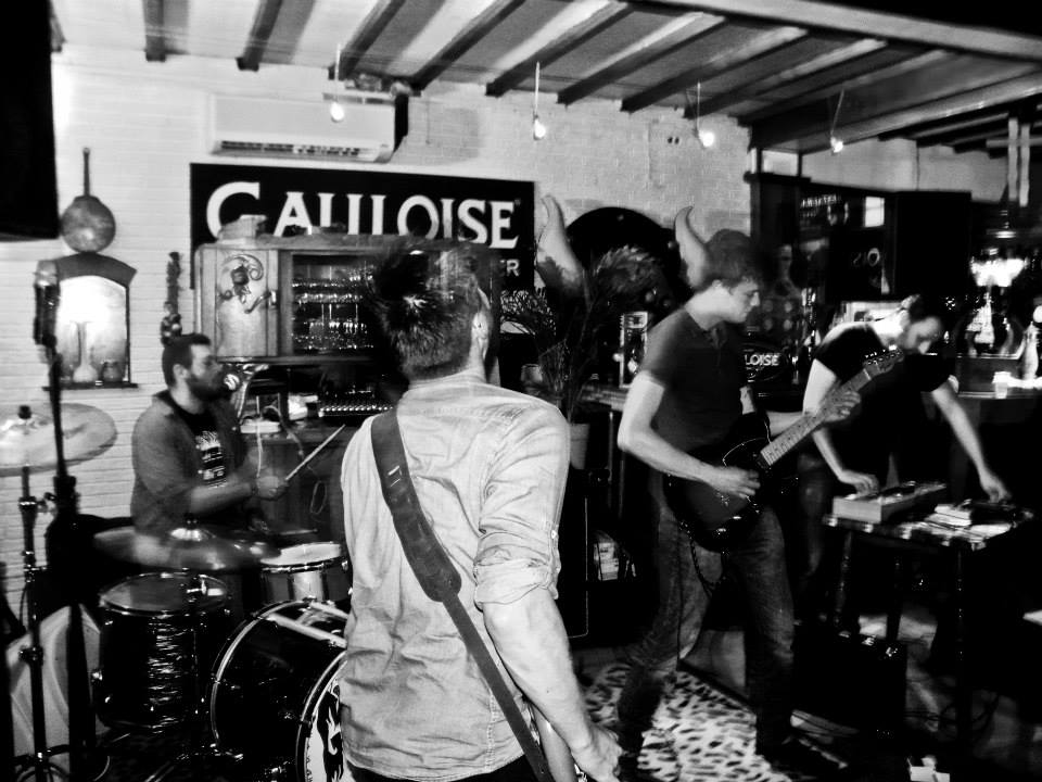 CharbonMusic's tweet photo. Concert @ la Taverne des Gaulois #Saint #Laurent #Blangy #Vanux #BDay #Taverne #Gaulois http://t.co/wHqIfvgQfD