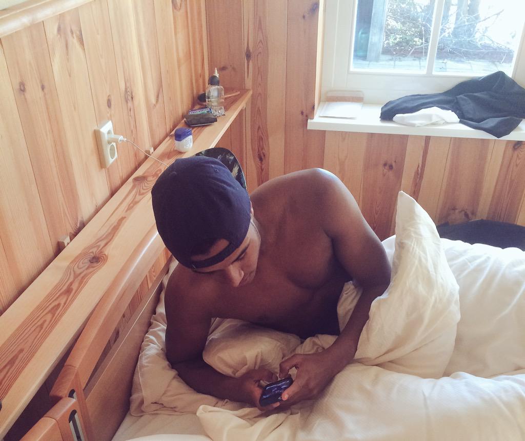 PurpleBull100x's tweet photo. was a long day, happy to be in bed now :) http://t.co/28lyP5Hba2