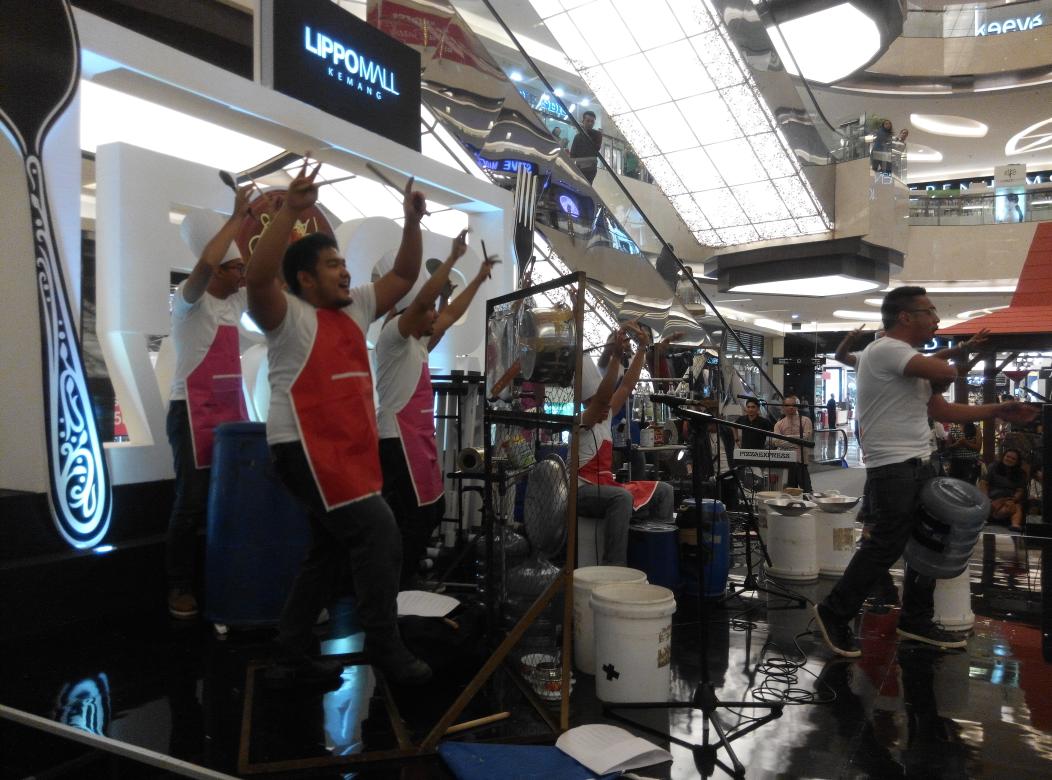 LippoMallKemang's tweet photo. An awesome percussion performance by @bojafoo! Thank you for coming and see you on another #FoodVaganza event! http://t.co/zjqHYYExLC