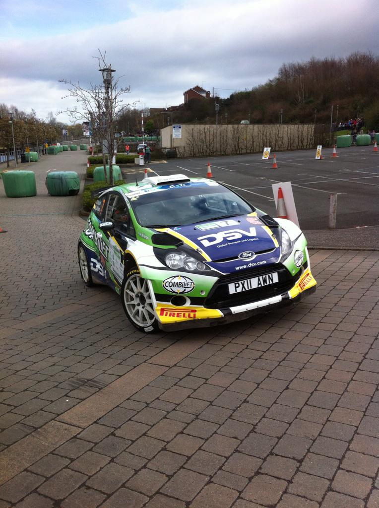 CombiliftRally's tweet photo. Through the town, still 4th and 5th, great to see the rally coming to the people! #TeamFesty http://t.co/fsl6qE15SO