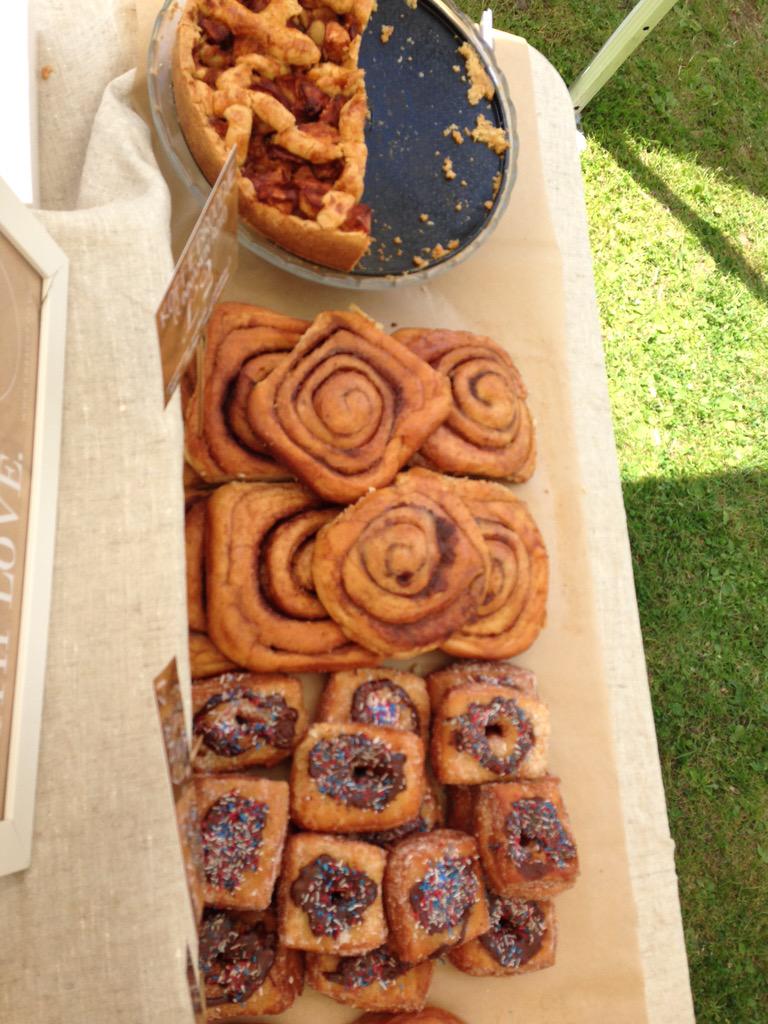 AmbachtBlog's tweet photo. Don't miss me tomorrow at @HMoorMarket! I will bring the usual Dutch delights :) http://t.co/oWJVCxJgAx
