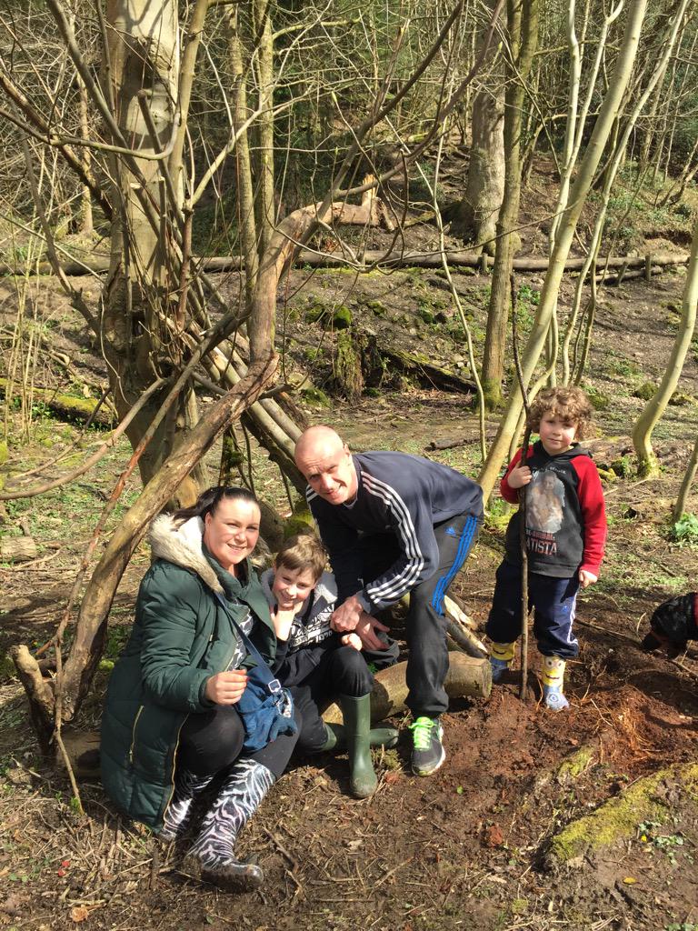 jonseysmith's tweet photo. @ysgolbryncoch den/nest building βοΈπ#spring #springhomework http://t.co/4ojqyuRzY0