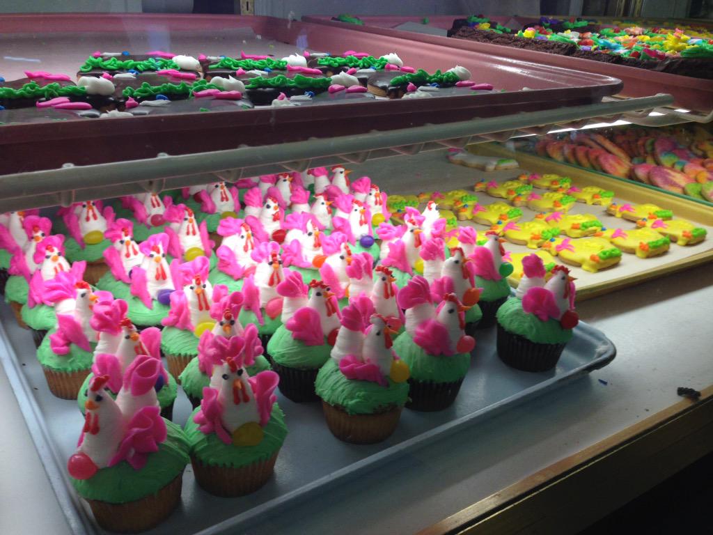 alambster's tweet image. Lubeley's #Easter cupcakes. #pagens