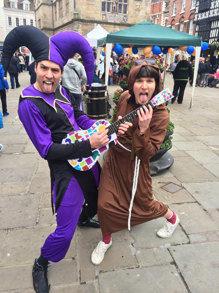 TheBusk's tweet photo. .@TheIdleStatues #thebigbusk #selfie http://t.co/Z6aSDsBrim